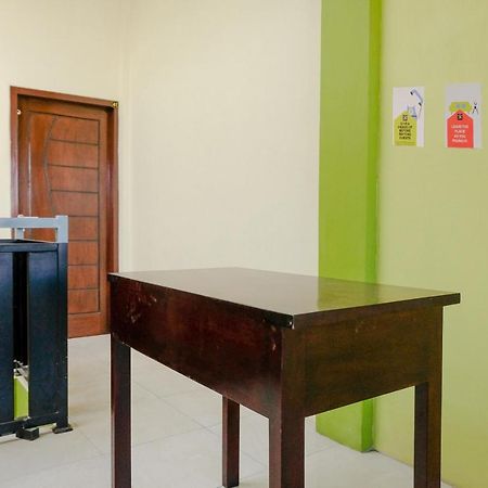Zulfina Homestay Syariah Mitra Reddoorz Banyuwangi  Bagian luar foto