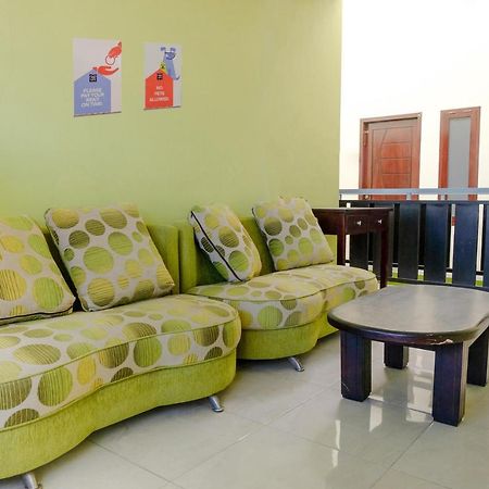 Zulfina Homestay Syariah Mitra Reddoorz Banyuwangi  Bagian luar foto