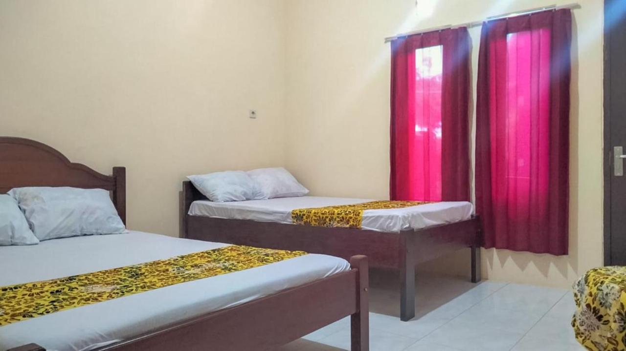 Zulfina Homestay Syariah Mitra Reddoorz Banyuwangi  Bagian luar foto