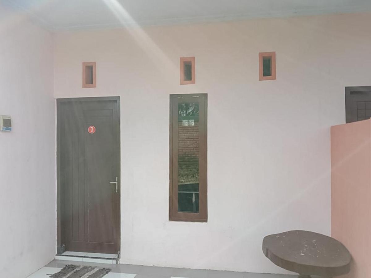 Zulfina Homestay Syariah Mitra Reddoorz Banyuwangi  Bagian luar foto
