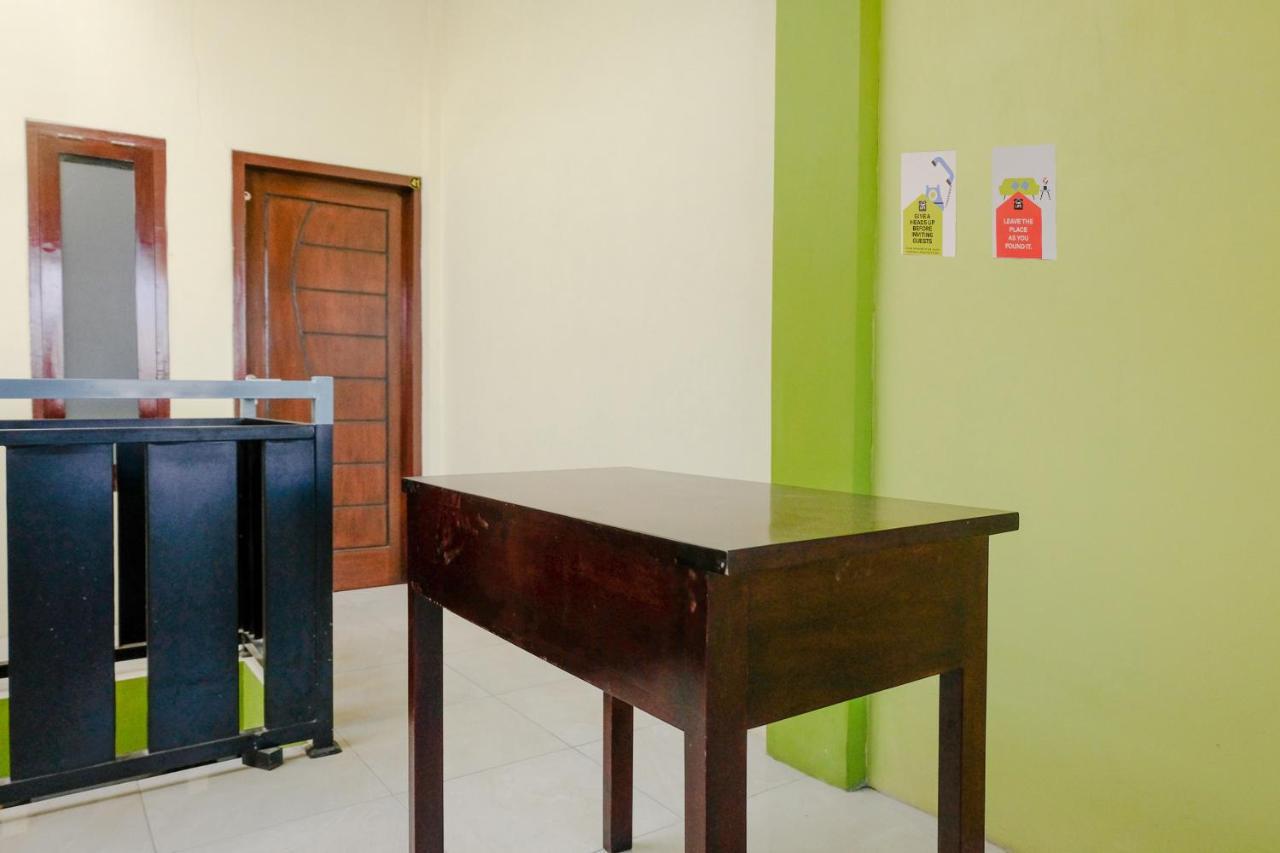 Zulfina Homestay Syariah Mitra Reddoorz Banyuwangi  Bagian luar foto