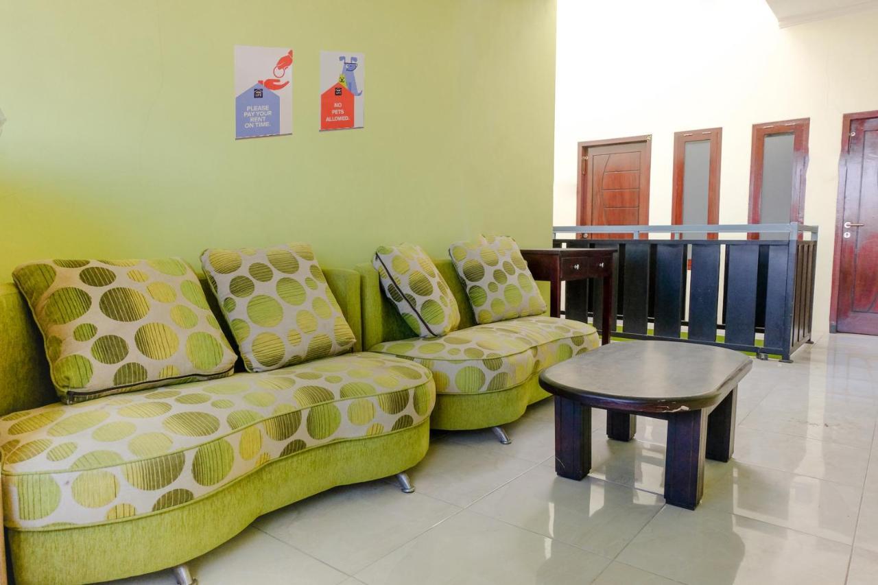 Zulfina Homestay Syariah Mitra Reddoorz Banyuwangi  Bagian luar foto