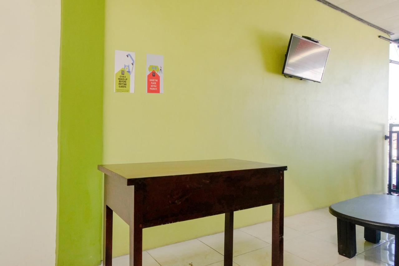 Zulfina Homestay Syariah Mitra Reddoorz Banyuwangi  Bagian luar foto