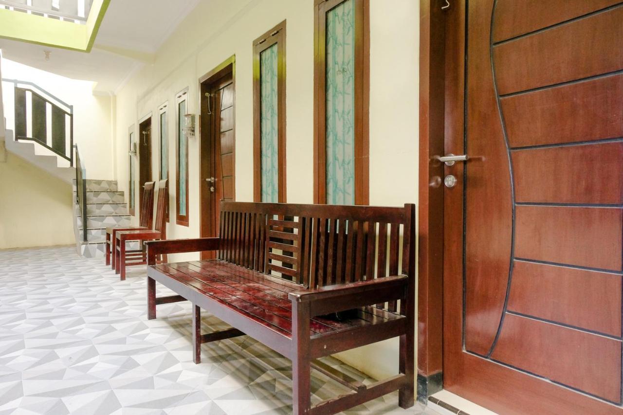 Zulfina Homestay Syariah Mitra Reddoorz Banyuwangi  Bagian luar foto