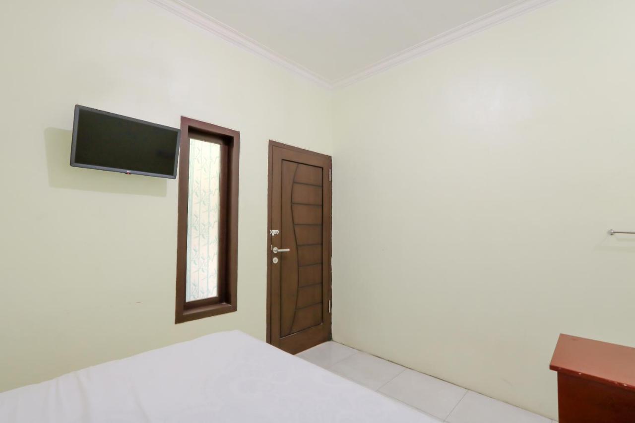 Zulfina Homestay Syariah Mitra Reddoorz Banyuwangi  Bagian luar foto