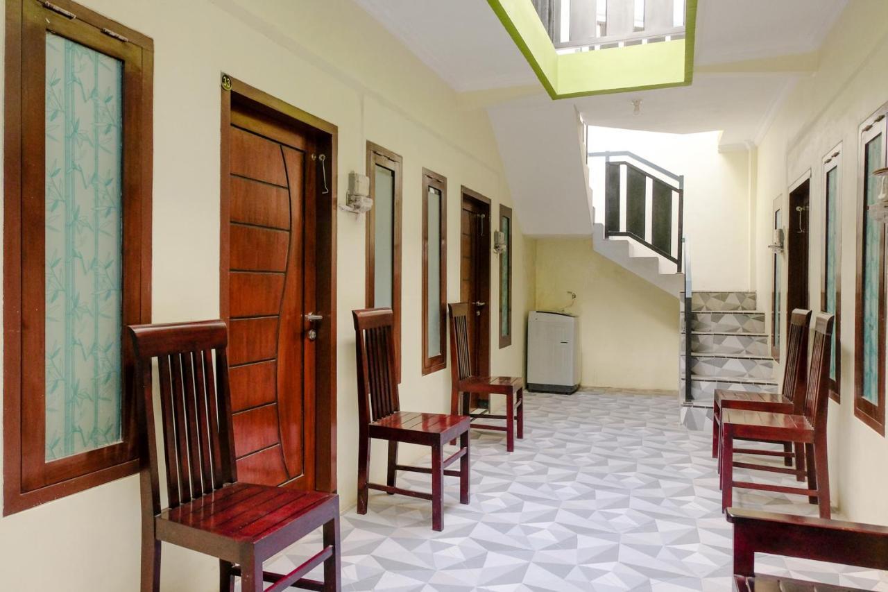 Zulfina Homestay Syariah Mitra Reddoorz Banyuwangi  Bagian luar foto