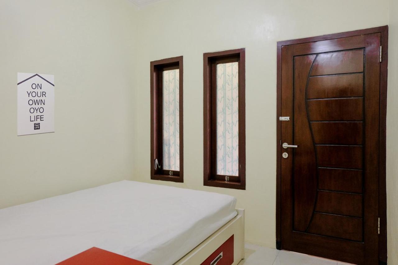 Zulfina Homestay Syariah Mitra Reddoorz Banyuwangi  Bagian luar foto