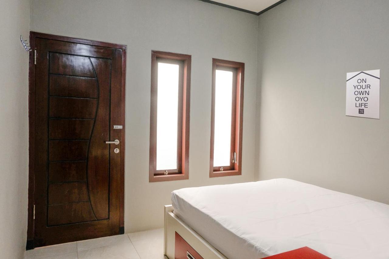 Zulfina Homestay Syariah Mitra Reddoorz Banyuwangi  Bagian luar foto